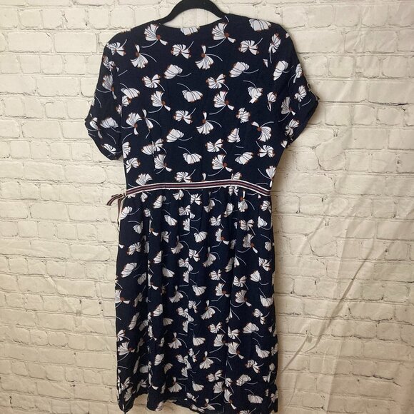 Few Moda fit and flare floral pattern dress - Picture 9 of 10